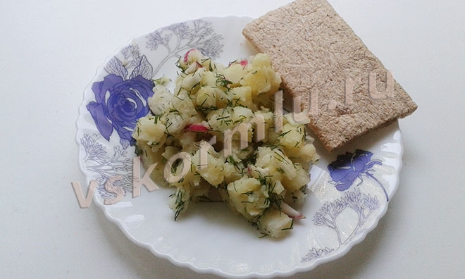 Салат из редиса и картошки для кормящих мам